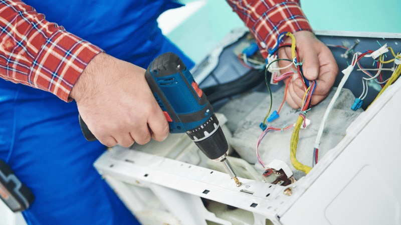 Selendi Hotpoint Hotpoint çamaşır makinesi kart tamiri – Su almama arızası orijinal parça ile giderildi. - Teknik servis örneği